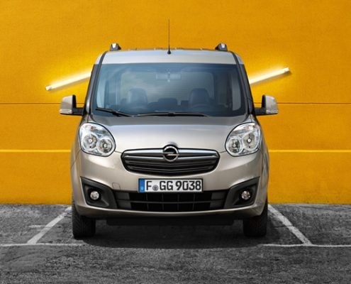 Opel Combo és una furgoneta completament equipada de 5 places i gran capacitat de càrrega.
