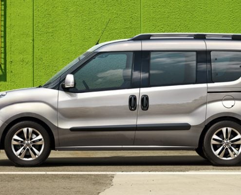 Opel Combo és una furgoneta completament equipada de 5 places i gran capacitat de càrrega.