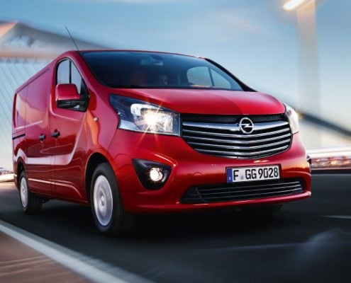 Opel Vivaro és una furgoneta de 9 places pensada per transportar persones i equipatge.